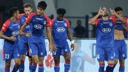 ISL: ചാംപ്യന്മാരുടെ പോര് ഒപ്പത്തിനൊപ്പം, ബെംഗളൂരുവിനെ പിടിച്ചുകെട്ടി എടിക്കെ (2-2)