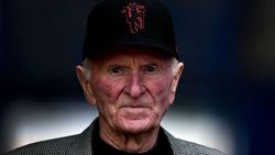 യുണൈറ്റഡിന്റെ വിഖ്യാത ഗോള്‍ കീപ്പര്‍ ഹാരി ഗ്രെഗ് അന്തരിച്ചു; വിമാനാപകടത്തിലെ ഹീറോ