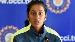 സെക്യൂരിറ്റി ഗാര്‍ഡിനൊപ്പം ഇന്ത്യന്‍ വനിതാ ക്രിക്കറ്റ് താരത്തിന്റെ നൃത്തം വൈറല്‍