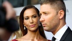 ഏഴ് വര്‍ഷത്തെ ഒന്നിച്ചുള്ള യാത്ര അവസാനിച്ചു; മൈക്കല്‍ ക്ലാര്‍ക്ക് വിവാഹ മോചിതനായി