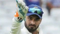 പന്തിനു പകരം എന്തിന് സാഹ? കടുത്ത വിമര്‍ശനം... അനീതി തന്നെ, കുംബ്ലെ ആണെങ്കില്‍ നടക്കില്ല!!