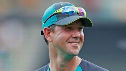 ലാറയും പോണ്ടിങ്ങും പരിശീലനം തുടങ്ങി; ടി 10 സൂപ്പര്‍ പോരാട്ടം ഞായറാഴ്ച