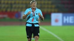 നോര്‍ത്ത് ഈസ്റ്റ് യുണൈറ്റഡ് പരിശീലകന്‍ റോബര്‍ട്ട് ജാര്‍നിയെ പുറത്താക്കി