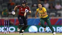 വനിതാ ടി20 ലോകകപ്പ്: ഇംഗ്ലണ്ടിനെ തകര്‍ത്ത് ദക്ഷിണാഫ്രിക്ക