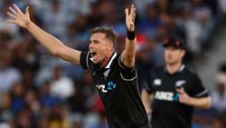 ഇന്ത്യ- ന്യൂസിലാന്‍ഡ്: മുന്‍നിര ചതിച്ചു, വാലില്‍ പൊരുതി ഇന്ത്യ കീഴടങ്ങി... കിവീസിന് പരമ്പര