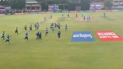 നാണംകെട്ടു, ലോകകപ്പ് ഫൈനലില്‍ ഇന്ത്യയും ബംഗ്ലാദേശും തമ്മില്‍ കയ്യാങ്കളി — വീഡിയോ