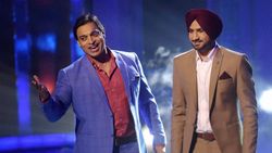 ഹിന്ദുവോ മുസ്ലീമോ അല്ല, മനുഷ്യനാവേണ്ട സമയമാണിത് — തുറന്നടിച്ച് അക്തര്‍