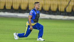 IPL 2020: സ്വപ്‌നങ്ങള്‍ക്കു ബ്രേക്ക്... ധോണി വീണ്ടും നാട്ടില്‍, സിഎസ്‌കെ ക്യാംപ് നിര്‍ത്തിവച്ചു