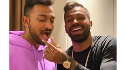 ക്രുനാലിന് 29ാം പിറന്നാള്‍... അദൃശ്യമായ, കലോറിയില്ലാത്ത കേക്ക് സമ്മാനിച്ച് ഹാര്‍ദിക്, ചിത്രം വൈറല്‍