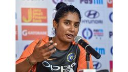 സാരിയുടുത്ത് ബാറ്റ് ചെയ്ത് മിതാലി രാജ്; വനിതാ ടീമിന് സന്ദേശവുമായി ഇന്ത്യന്‍ താരം