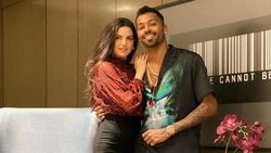 ഇത് വെറു പാണ്ഡ്യയല്ല, കുങ് ഫു പാണ്ഡ്യ; സെഞ്ച്വറി നേടിയ കാമുകനെക്കുറിച്ച് നടാഷ