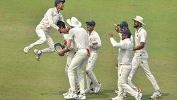 രഞ്ജി ട്രോഫി സെമി: കര്‍ണാടകയ്ക്ക് ബാറ്റിങ് തകര്‍ച്ച, ബംഗാള്‍ മികച്ച ലീഡിലേക്ക്