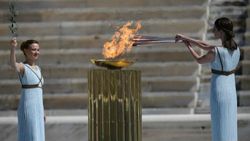 ഒളിംപിക്‌സ് നീട്ടുമോ? അനിശ്ചതത്വം തുടരവെ ദീപശിഖ ജപ്പാനിലെത്തി