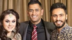 മൂന്നു ഫ്‌ളൈറ്റുകള്‍, തണുപ്പുസഹിച്ച് ഡ്രൈവിങ്... മന്‍ദീപിന്റെ കല്യാണത്തിന് ധോണിയുടെ സര്‍പ്രൈസ് വരവ്