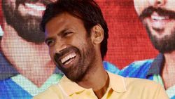 ഇന്ത്യയുടെ പാക് പര്യടനം- സച്ചിന്‍, സെവാഗ്... ഇവരേക്കാള്‍ ആരാധകര്‍ ബാലാജിക്ക്! - നെഹ്‌റ