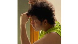 അപ്പര്‍ കട്ട്, സ്‌ക്വയര്‍ കട്ട് ഇപ്പോള്‍ ഹെയര്‍കട്ടും... സച്ചിന് എന്തും വഴങ്ങും, വൈറലായി ചിത്രങ്ങള്‍