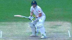 എന്തു കൊണ്ട് അങ്ങനെ? ക്രീസിലെ അസാധാരണ നില്‍പ്പ്.... കാരണം വെളിപ്പെടുത്തി സ്മിത്ത്