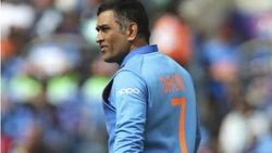 ധോണി അത്ര കൂളല്ല, പൊട്ടിത്തെറിക്കും! സംഭവങ്ങള്‍ ചൂണ്ടിക്കാട്ടി ഗംഭീറും ഇര്‍ഫാനും