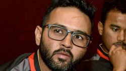 IPL: ഫൈനലിന് മുമ്പ് ധോണിയുടെ ടീം മീറ്റിങ് നീണ്ടത് 2 മിനിറ്റ് മാത്രം!- പാര്‍ഥീവ്