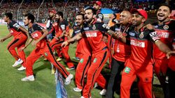 IPL: ഈ ടീമെങ്കില്‍ ആര്‍സിബിക്കു കിരീടമുറപ്പ്! കോലി നയിക്കും, ഓള്‍ ടൈം ഇലവനെ തിരഞ്ഞെടുത്ത് ചോപ്ര