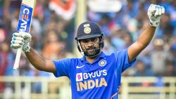 'അവര്‍ക്ക് മുന്നില്‍ മുട്ടിടിച്ചു', രോഹിത് ശര്‍മയെ ഭയപ്പെടുത്തിയ രണ്ടു ബൗളര്‍മാര്‍ ഇവര്‍