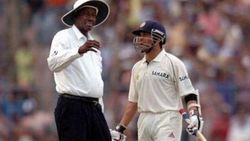 സച്ചിന്‍ അന്ന് ഔട്ടായിരുന്നില്ല! എന്നിട്ടും രണ്ടു തവണ 'പുറത്താക്കി'- അംപയറുടെ വെളിപ്പെടുത്തല്‍