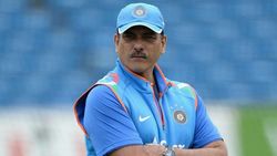 താരങ്ങളെ എങ്ങനെ പരിഗണിക്കണമെന്ന് കൃത്യമായി അറിയാം; രവി ശാസ്ത്രിയെ പ്രശംസിച്ച് മുന്‍ പാക് താരം