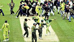 ലോകകപ്പില്‍ വമ്പന്‍മാരെ വീഴ്ത്തി ചെറുമീനുകള്‍- ക്രിക്കറ്റ് ലോകത്തെ ഞെട്ടിച്ച അട്ടിമറികള്‍