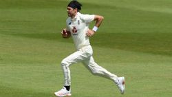 പന്ത് മിനുക്കാന്‍ ആന്‍ഡേഴ്‌സന്‍ തുപ്പല്‍ ഉപയോഗിച്ചോ? വിവാദം കൊഴുക്കുന്നു