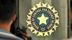 എന്തിനാണ് ബിസിസിഐ ഡെക്കാന്‍ ചാര്‍ജേഴ്‌സിന് 4,800 കോടി നല്‍കേണ്ടത്? സംഭവം ഇങ്ങനെ