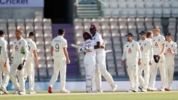 വിന്‍ഡീസ് ടീമിലെ 'യുവതുര്‍ക്കി', ബ്രയാന്‍ ലാറയെ പിന്നിലാക്കി ജേസണ്‍ ഹോള്‍ഡര്‍