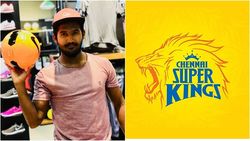 മഴയിലും തളരാതെ കേരളത്തില്‍ കണ്ടം ക്രിക്കറ്റ് കളിച്ച് കെ എം ആസിഫ്; വീഡിയോ പങ്കുവെച്ച് സിഎസ്‌കെ