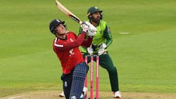 ബാന്റണിന്റെ വെടിക്കെട്ട്, പിന്നാലെ മഴ- ഇംഗ്ലണ്ട്- പാകിസ്താന്‍ ആദ്യ ടി20 ഉപേക്ഷിച്ചു