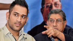 2011 -ല്‍ ധോണിയുടെ ക്യാപ്റ്റന്‍സി രക്ഷിച്ചു, വെളിപ്പെടുത്തി എന്‍ ശ്രീനിവാസന്‍