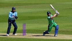 രണ്ടാം ഏകദിനം: ഇംഗ്ലണ്ടിന് മുന്നില്‍ 213 റണ്‍സ് വിജയലക്ഷ്യമുയര്‍ത്തി അയര്‍ലന്‍ഡ്