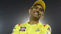 ആരാധകര്‍ക്ക് സന്തോഷം; എം എസ് ധോണിയുടെ കോവിഡ് ഫലം നെഗറ്റീവ്, നാളെ ടീമിനൊപ്പം ചേരും