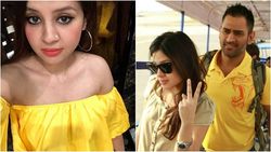 മഞ്ഞ ഉടുപ്പിട്ട ചിത്രം പോസ്റ്റ് ചെയ്ത് സാക്ഷി ധോണി, തകര്‍പ്പന്‍ കമന്റുമായി ചെന്നൈ സൂപ്പര്‍ കിങ്‌സ്