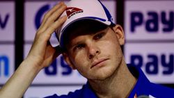   'എന്നെ മുട്ടയിടീക്കാന്‍ അവിടെ ആള്‍ക്കൂട്ടമില്ല'; ഇംഗ്ലണ്ടില്‍ ആരാധകരെ മിസ് ചെയ്യുമെന്ന് സ്മിത്ത്