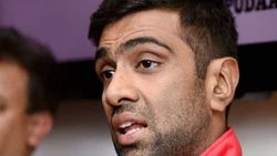 IPL 2020: രണ്ടു വിക്കറ്റ്, പിന്നാലെ അശ്വിന് വില്ലനായി പരിക്ക്- ആശങ്കയില്‍ ഡല്‍ഹി