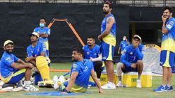 IPL 2020: സിഎസ്‌കെയുടെ കഷ്ടകാലം തീരുന്നില്ല, രണ്ടു താരങ്ങളെ കൂടി നഷ്ടം! രണ്ടു കളികള്‍ക്കില്ല