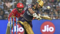 IPL: കോലിയും ഡിവില്യേഴ്‌സും ആ പന്തില്‍ തെറിച്ചു, ഞെട്ടിക്കാന്‍ ഓള്‍റൗണ്ട് മികവൊരുക്കി കെകെആര്‍ താരം