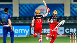 ഐപിഎല്‍: ആര്‍സിബി വിജയിക്കാന്‍ കാരണം ആ ഇന്ത്യന്‍ ബൗളര്‍, ഗംഭീരമായ ഓവറായിരുന്നുവെന്ന് കോലി!!