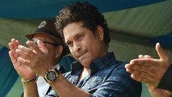 ഐപിഎല്‍: ഹിറ്റ്മാനും പൊള്ളാര്‍ഡുമല്ല, ആ 2 താരങ്ങള്‍ മുംബൈയെ ഒരുപടി മുന്നിലെത്തിക്കുമെന്ന് സച്ചിന്‍!!