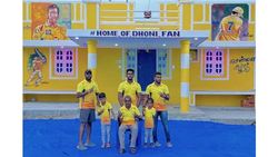 ഈ ആരാധകന്‍ വേറെ ലെവല്‍- മഞ്ഞയില്‍ മുങ്ങി വീട്, മുന്നില്‍ 'ധോണികള്‍', വശത്ത് സിഎസ്‌കെ