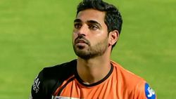 IPL 2020: ഹൈദരാബാദ് പേസാക്രമണത്തിന്റെ മുനയൊടിഞ്ഞു, നയിക്കാന്‍ ഭുവിയില്ല! പിന്‍മാറി