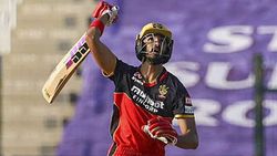 IPL 2020: മൂന്നാം ഫിഫ്റ്റി, വമ്പന്‍ റെക്കോര്‍ഡുമായി ദേവ്ദത്ത്- ചരിത്രത്തില്‍ ഇതാദ്യം