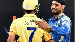 എം എസ് ധോണിയെ ഐപിഎല്ലില്‍ ഡെക്കാക്കിയവര്‍ ആരൊക്കെ? ഒരേ ഒരു ഇന്ത്യന്‍ ബൗളര്‍