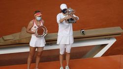 ഫ്രഞ്ച് ഓപ്പണില്‍ ചരിത്ര നിമിഷം; വനിതാ സിംഗിള്‍സ് കിരീടം 19കാരി ഇഗ സ്വിയാതെകിന്