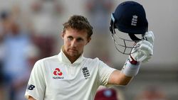 കോലിയോ സ്മിത്തോ വില്യംസണോ, ആരാണ് ബെസ്റ്റ്, കംപ്ലീറ്റ് പ്ലെയര്‍ അവന്‍ മാത്രമെന്ന് ജോ റൂട്ട്!!