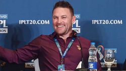 IPL 2020: ഗജിനിയിലെ സൂര്യ, അന്യനിലെ വിക്രം! നോട്ട്‌സ് കുറിച്ച മക്കുല്ലത്തിന് ട്രോളുകള്‍